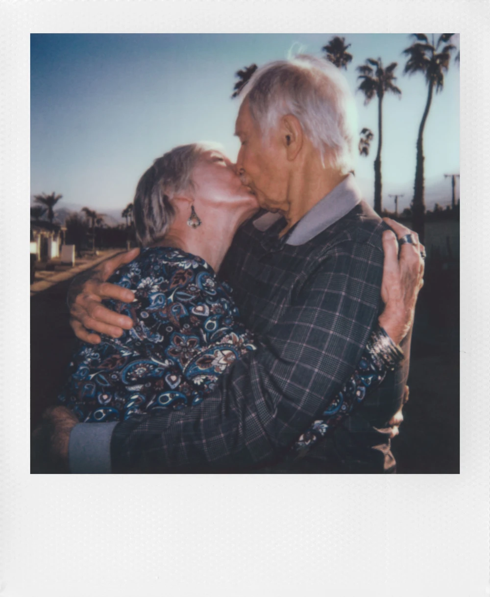 Polaroid Flip Instant Camera - Image 2
